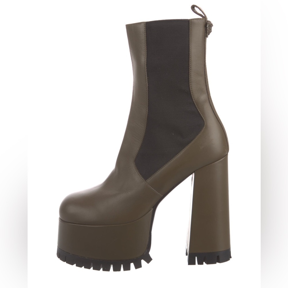 Versace medusa insignia leather Chelsea boots size IT 40